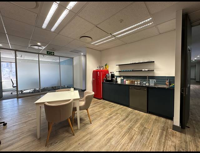 425M² OFFICE TO LET IN SANDTON CENTRAL